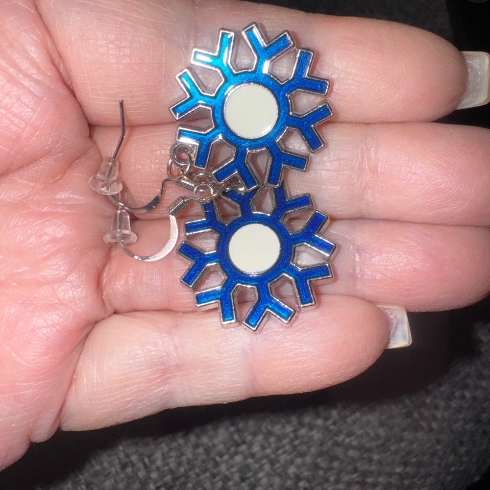 Metal snowflake earrings.